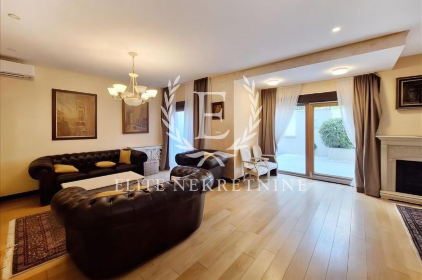 Izdaje se luksuzno opremljen četvorosoban stan na atraktivnoj lokaciji   Crveni krst 2