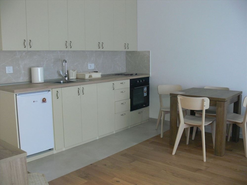 Izdajem nov dvosoban namesten stan na Autokomandi 3