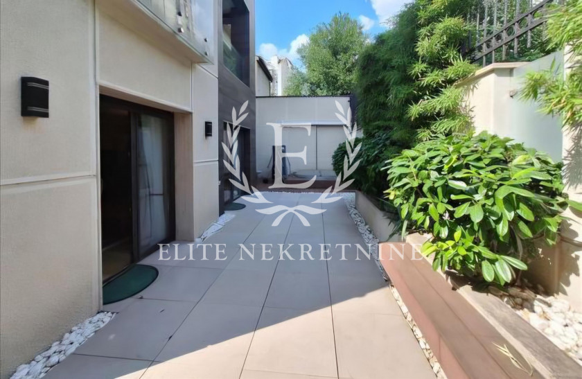 Izdaje se luksuzno opremljen četvorosoban stan na atraktivnoj lokaciji   Crveni krst 3