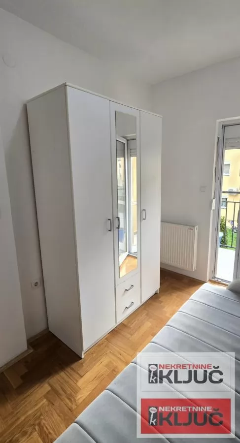 ADICE IZDAJE SE TROIPOSOBAN NAMEŠTEN STAN 11