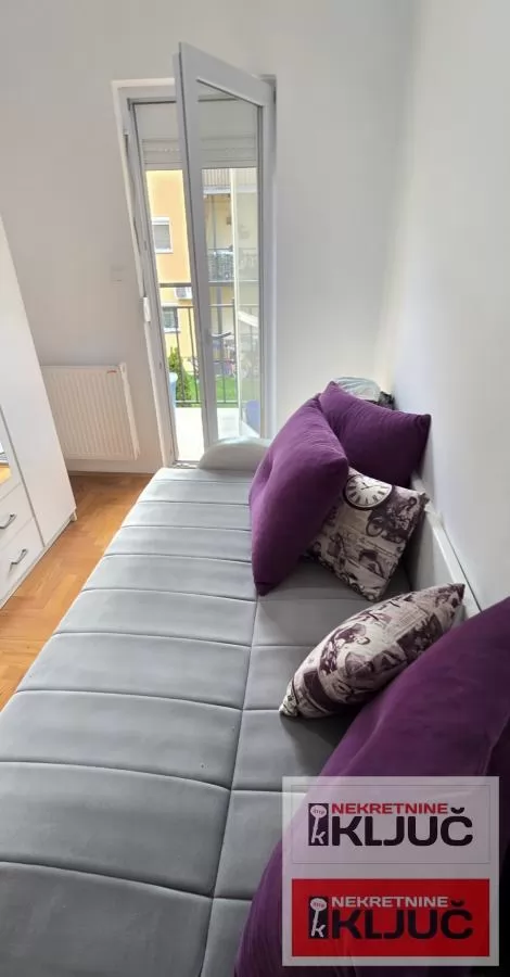 ADICE IZDAJE SE TROIPOSOBAN NAMEŠTEN STAN 12