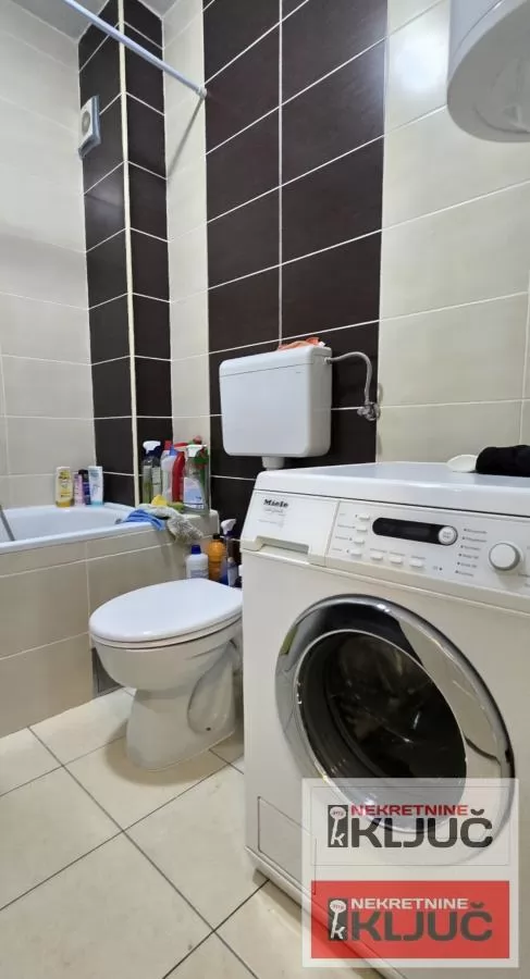 ADICE IZDAJE SE TROIPOSOBAN NAMEŠTEN STAN 17