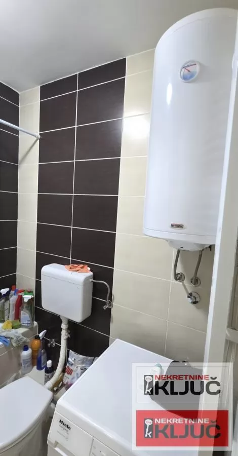 ADICE IZDAJE SE TROIPOSOBAN NAMEŠTEN STAN 19