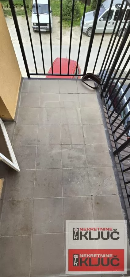 ADICE IZDAJE SE TROIPOSOBAN NAMEŠTEN STAN 21