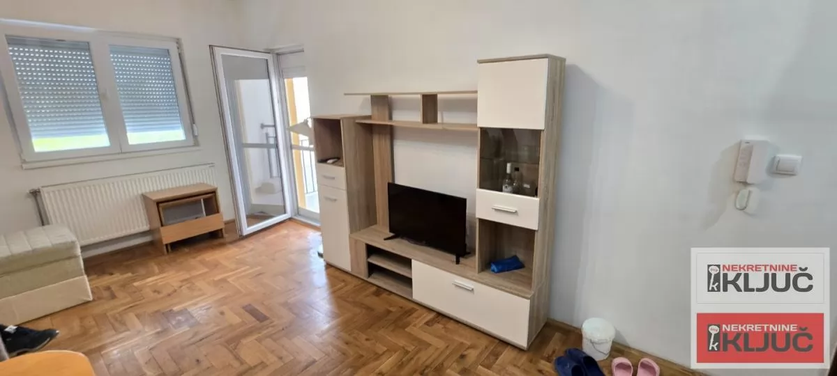 ADICE IZDAJE SE TROIPOSOBAN NAMEŠTEN STAN 4