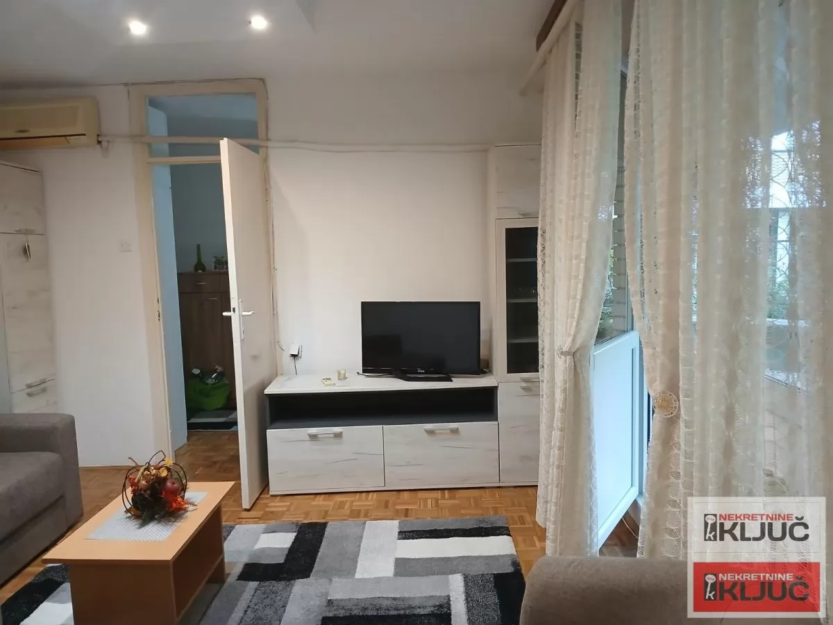 NOVO NASELJE, Jednoiposoban, 41m2 sa dvorišnom terasom oko 25m2 1