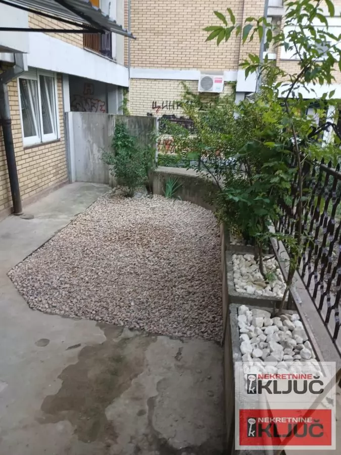 NOVO NASELJE, Jednoiposoban, 41m2 sa dvorišnom terasom oko 25m2 5