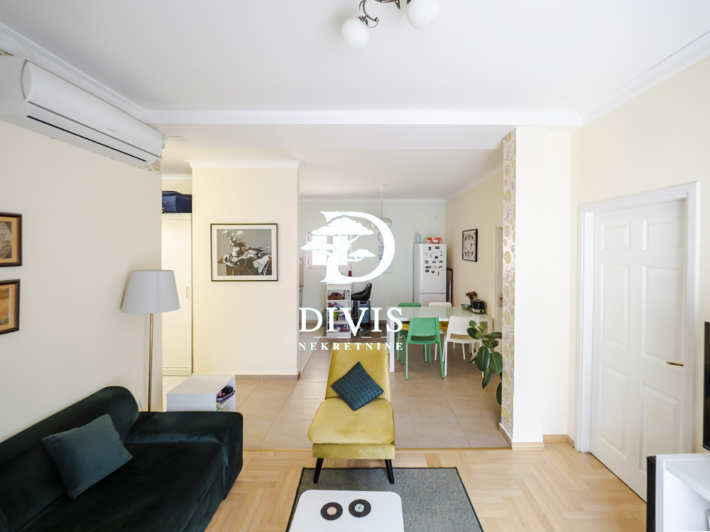 Trosoban stan u centru Beograda kod Kalemegdana  79m2 sa terasom 4