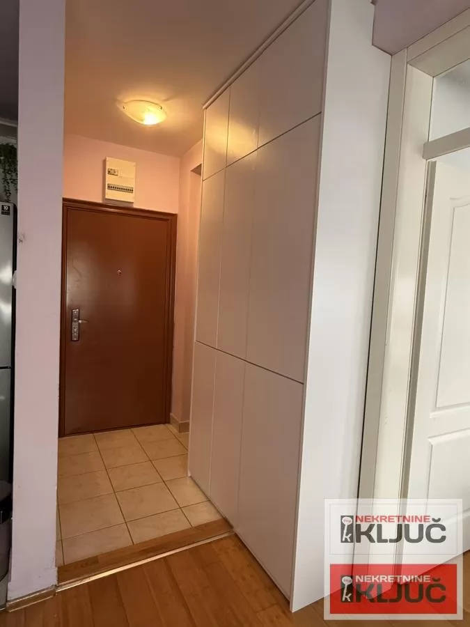 ROTKVARIJA IZDAJE SE JEDNOIPOSOBAN NAMEŠTEN STAN 12