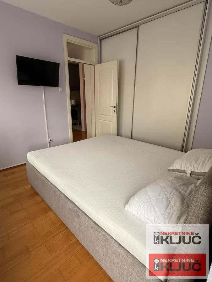 ROTKVARIJA IZDAJE SE JEDNOIPOSOBAN NAMEŠTEN STAN 9