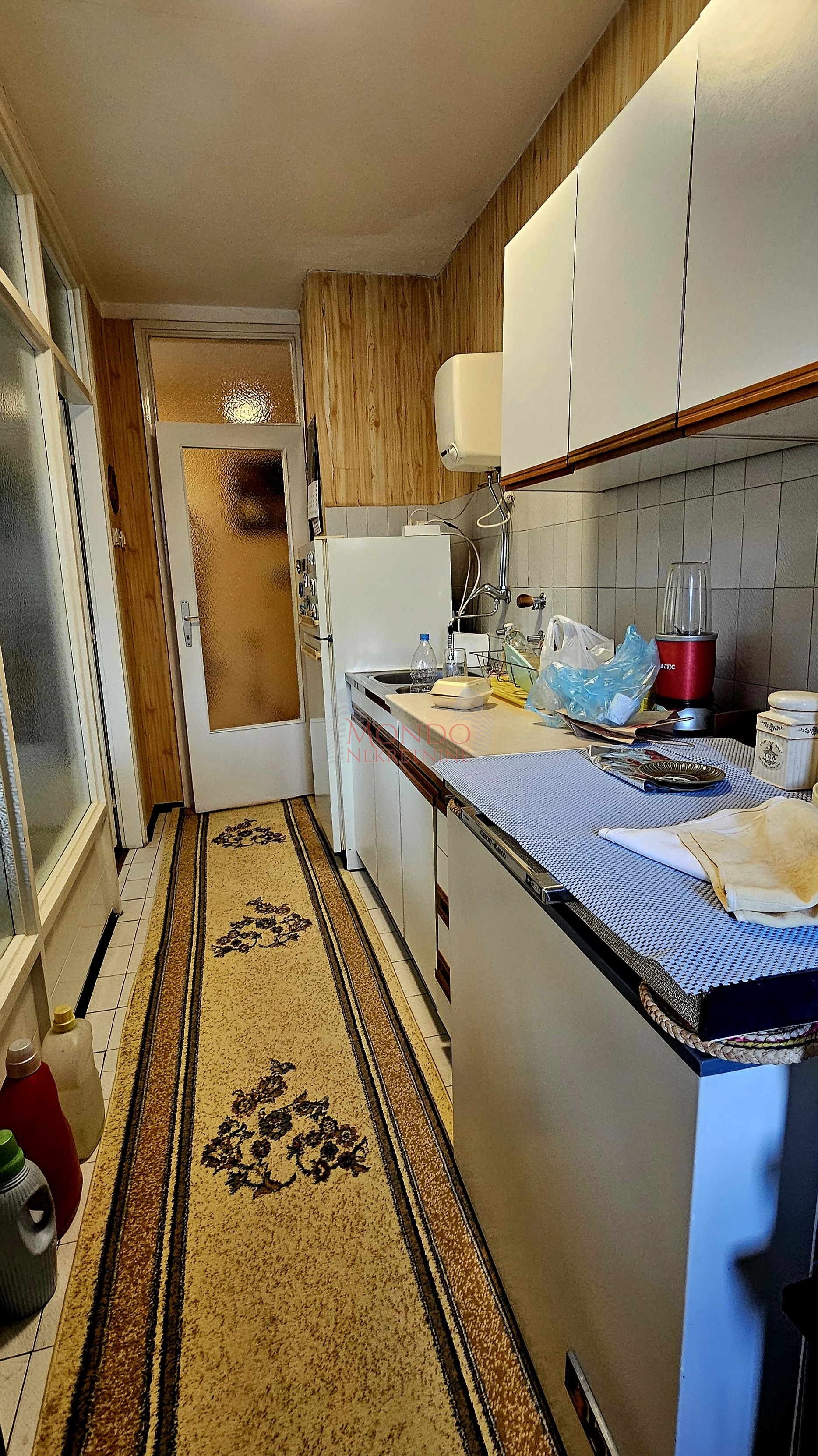 Odličan trosoban stan, 85 m2, IV sprat 10