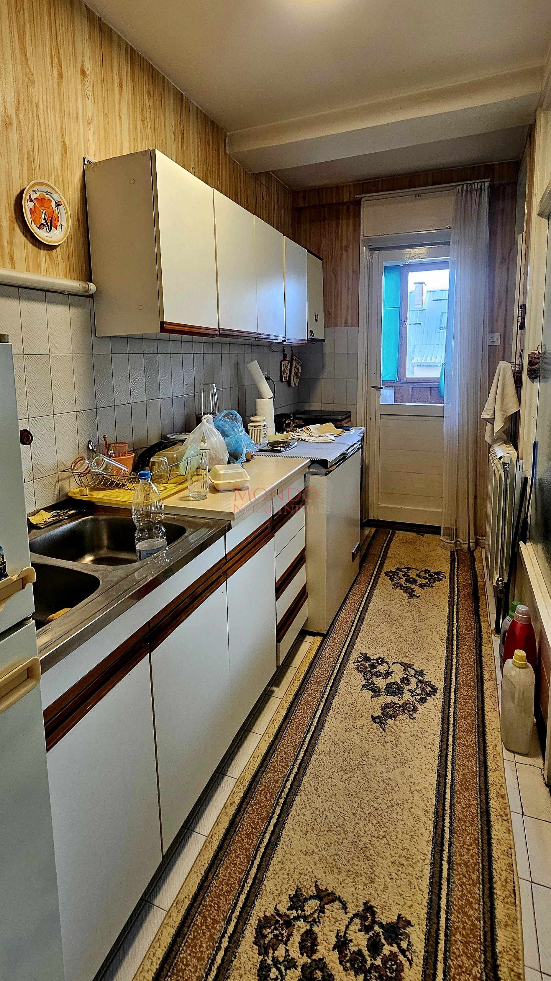 Odličan trosoban stan, 85 m2, IV sprat 9