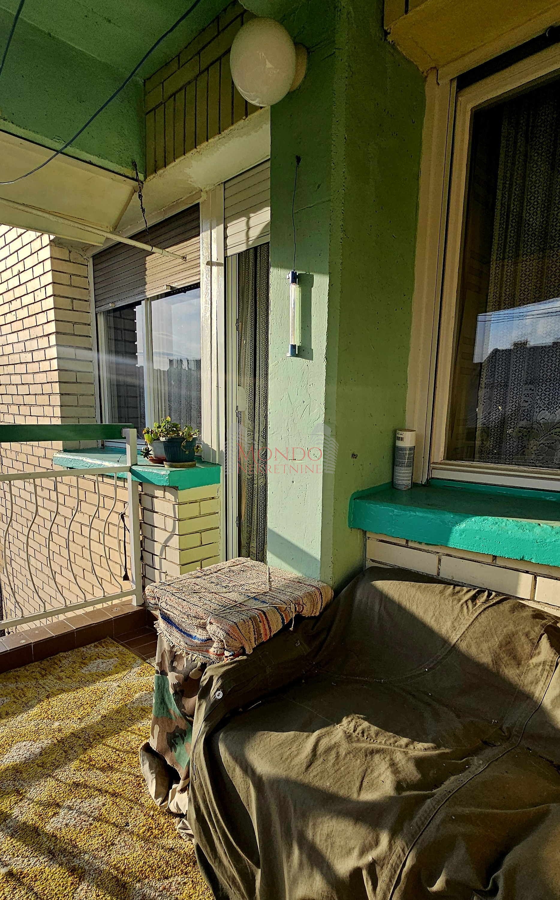 Odličan trosoban stan, 85 m2, IV sprat 11