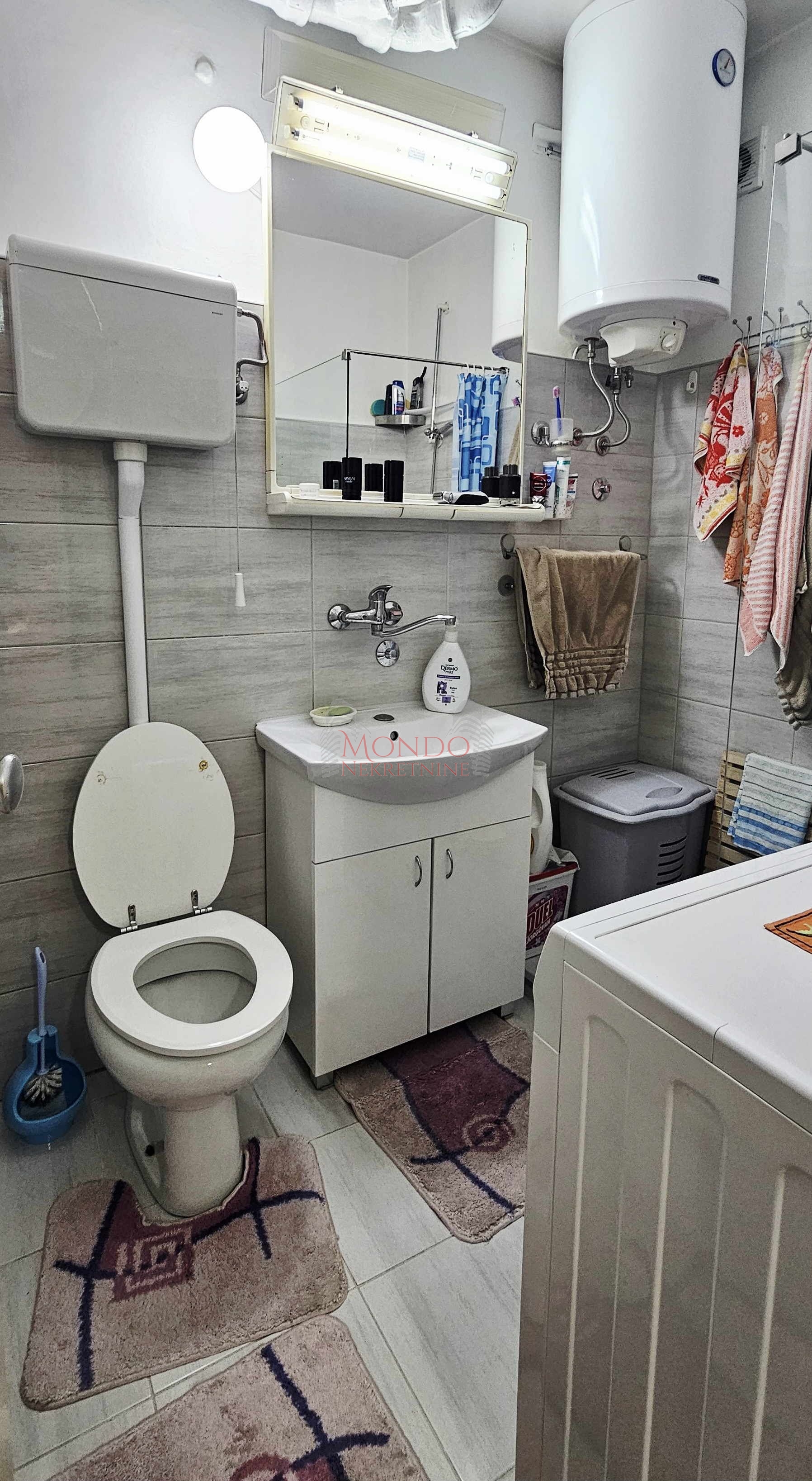 Odličan trosoban stan, 85 m2, IV sprat 19