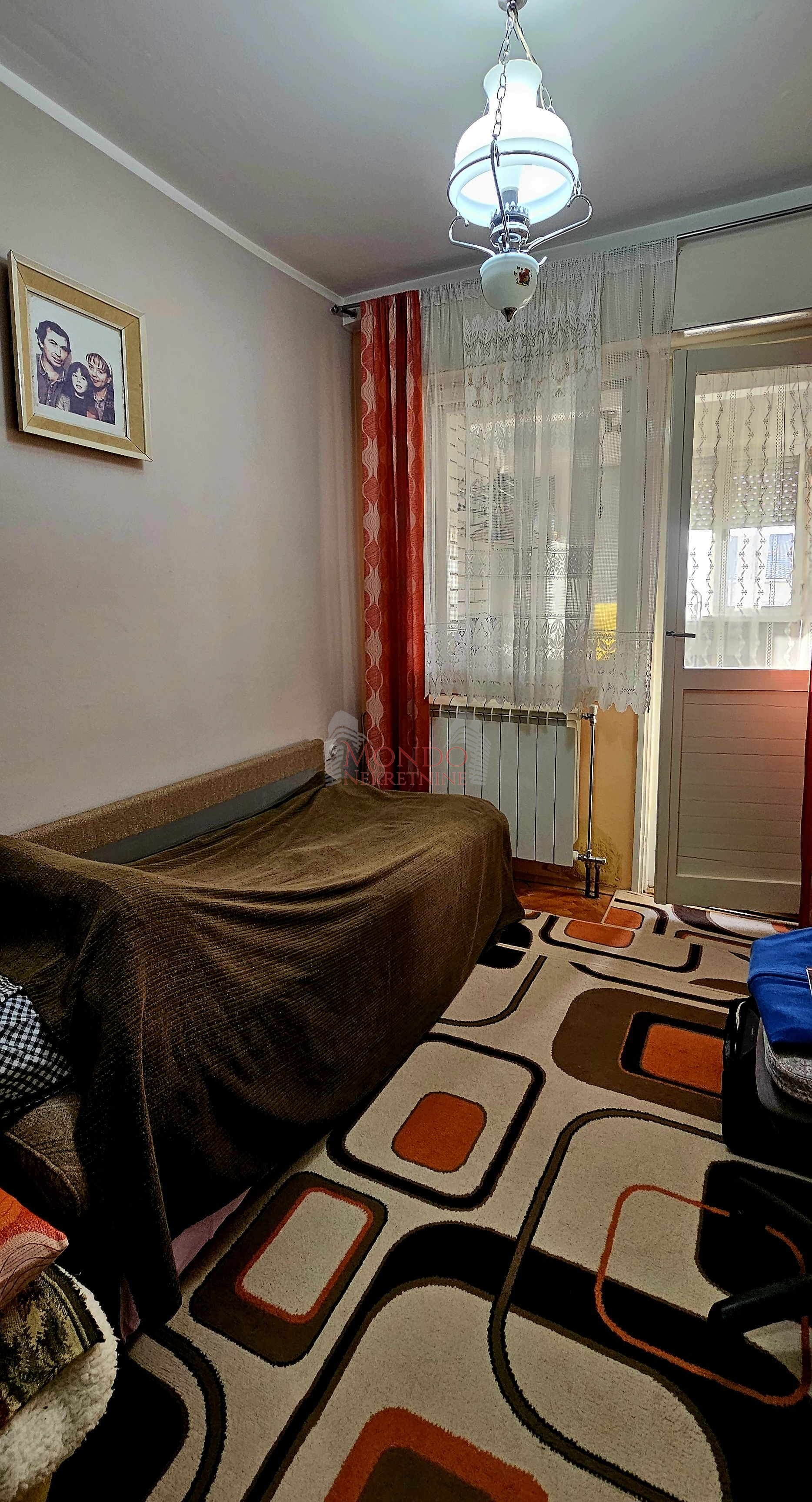 Odličan trosoban stan, 85 m2, IV sprat 14