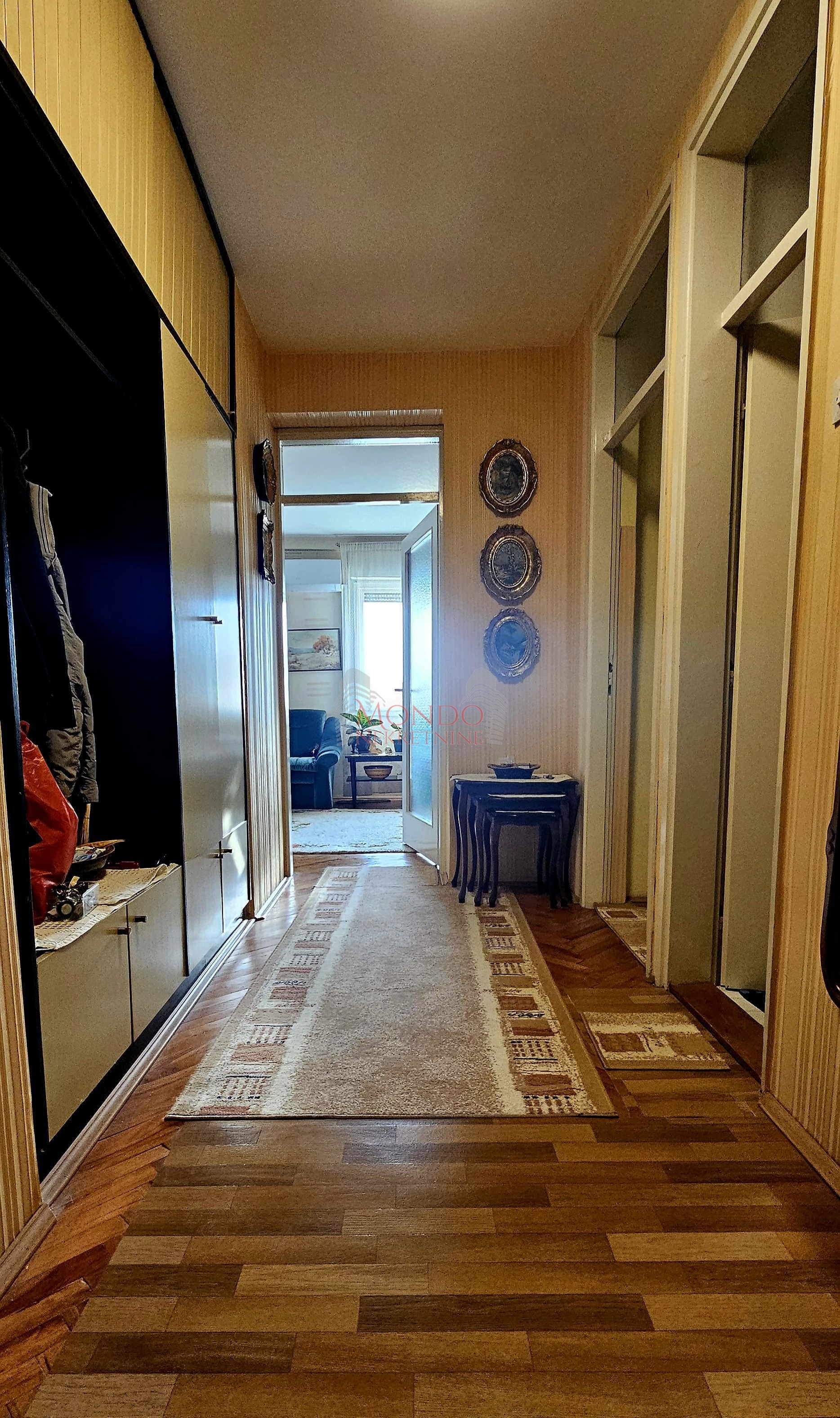 Odličan trosoban stan, 85 m2, IV sprat 2