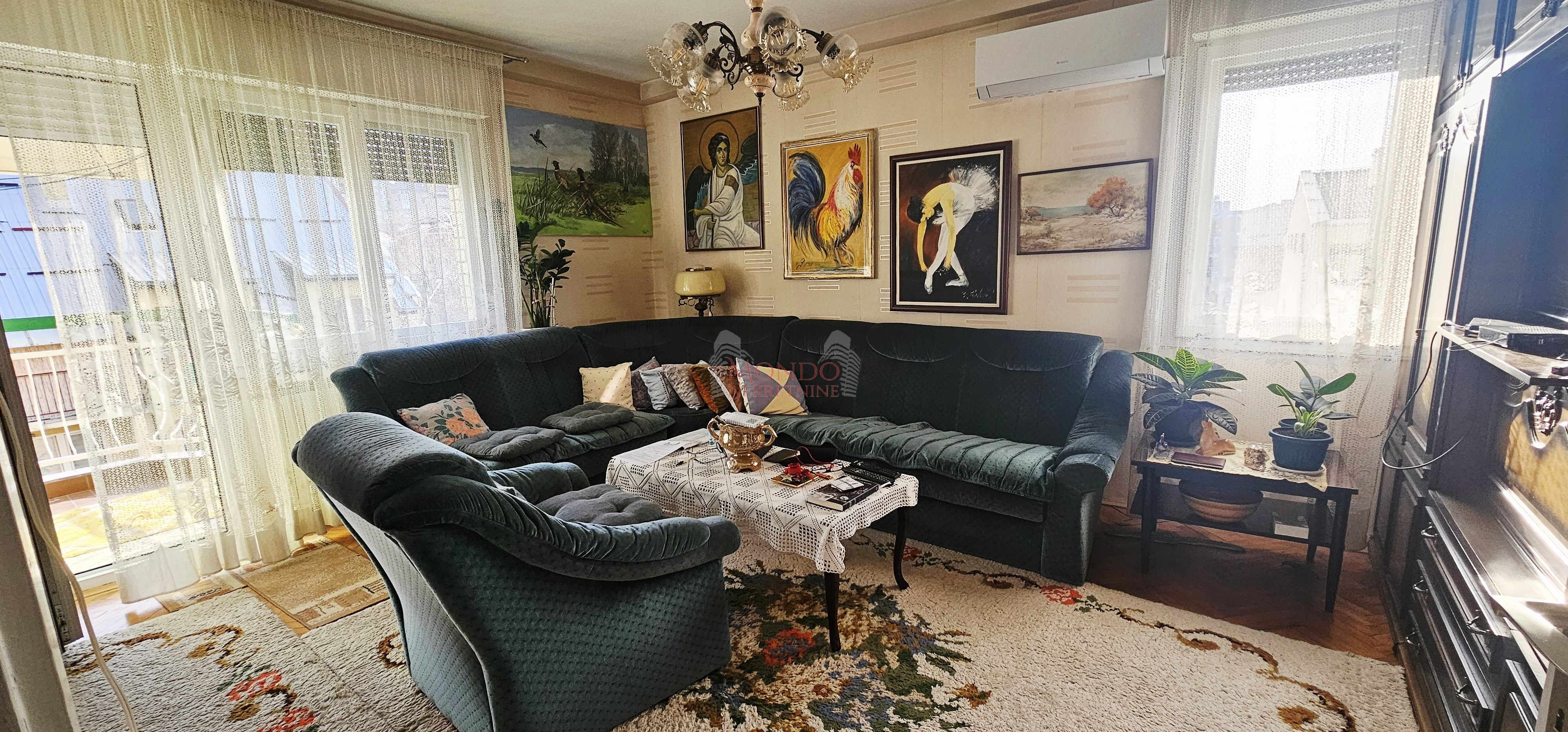 Odličan trosoban stan, 85 m2, IV sprat 3