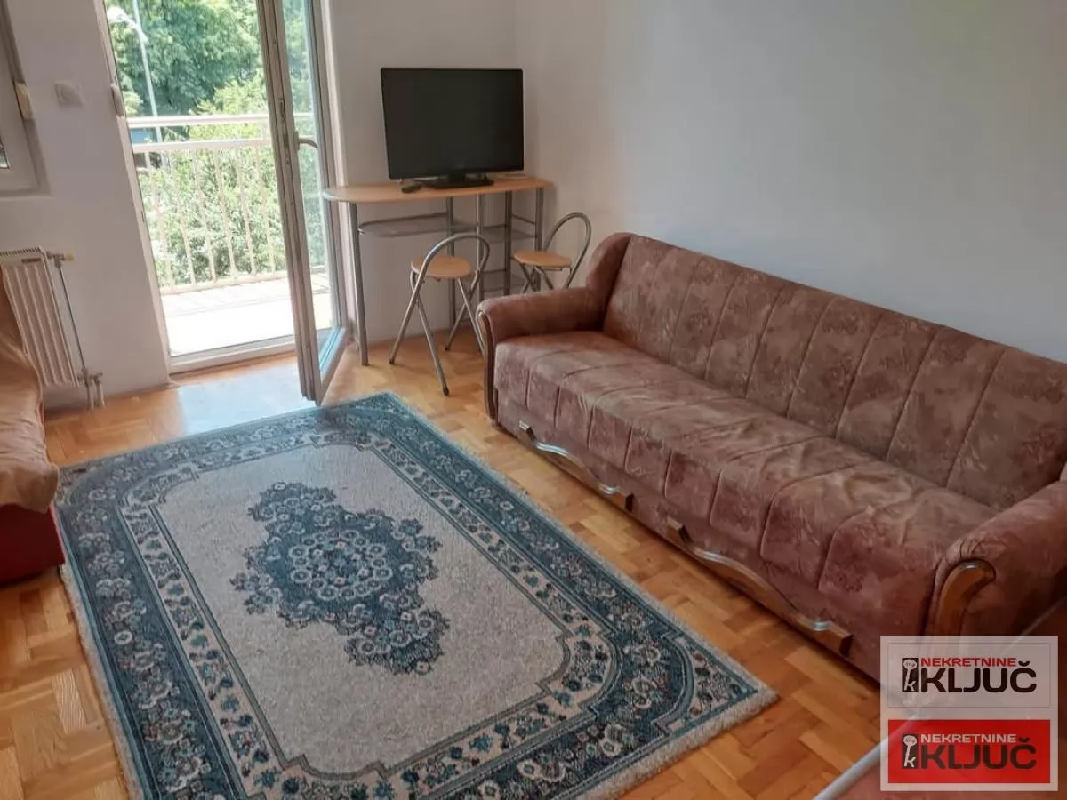 Izdaje se dobra garsonjera u blizini Sajma 2