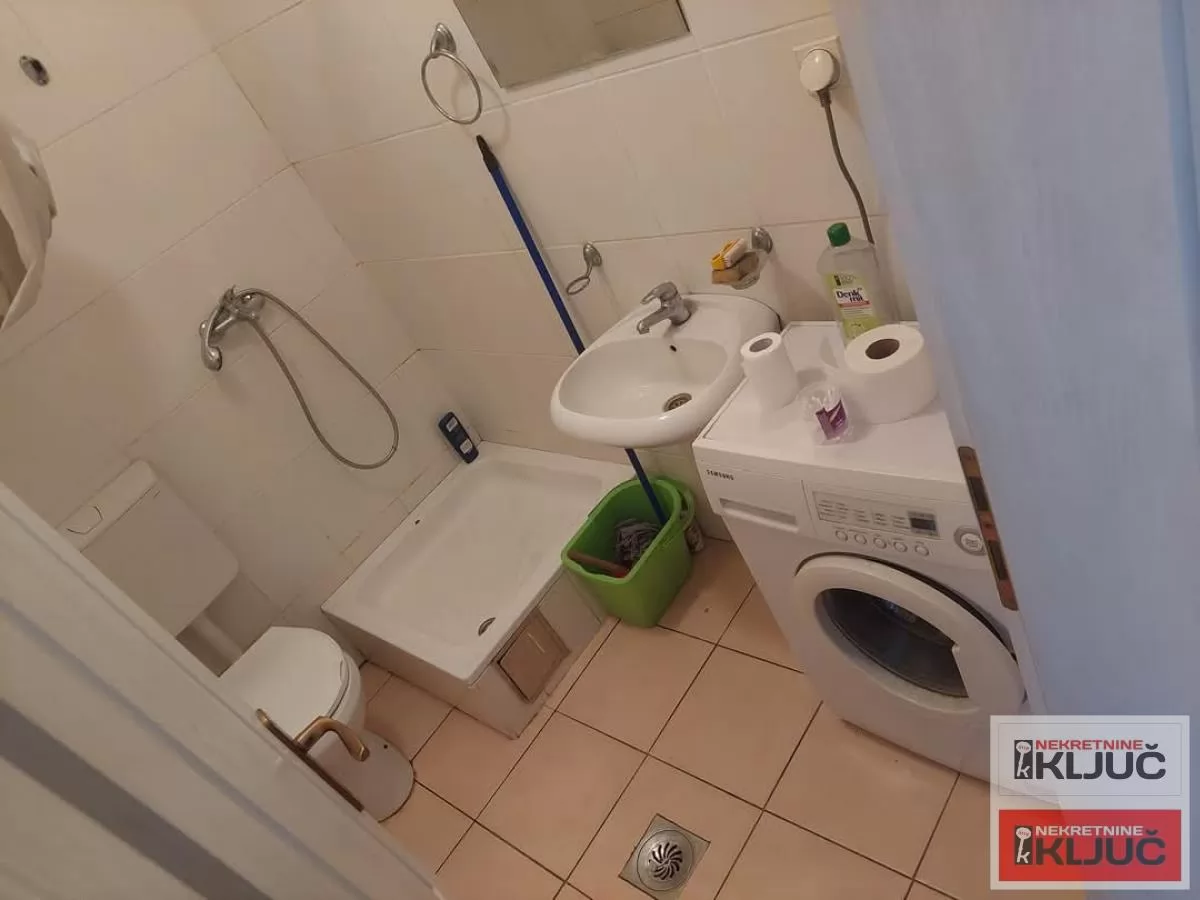 Izdaje se dobra garsonjera u blizini Sajma 8