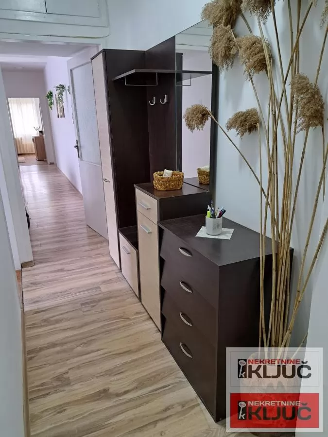 KOD SPENSA, 71m2, Trosoban, Odličan 16