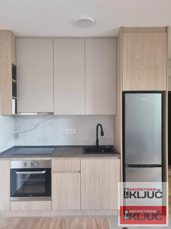 Odlican NOV stan preko puta Futoske pijace 4
