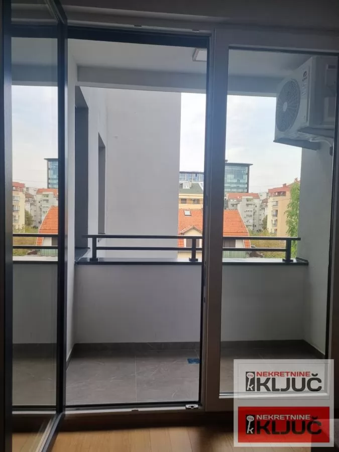 Odlican NOV stan preko puta Futoske pijace 7