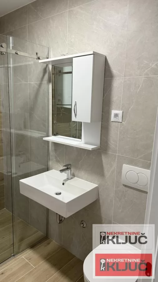 Odlican NOV stan preko puta Futoske pijace 8