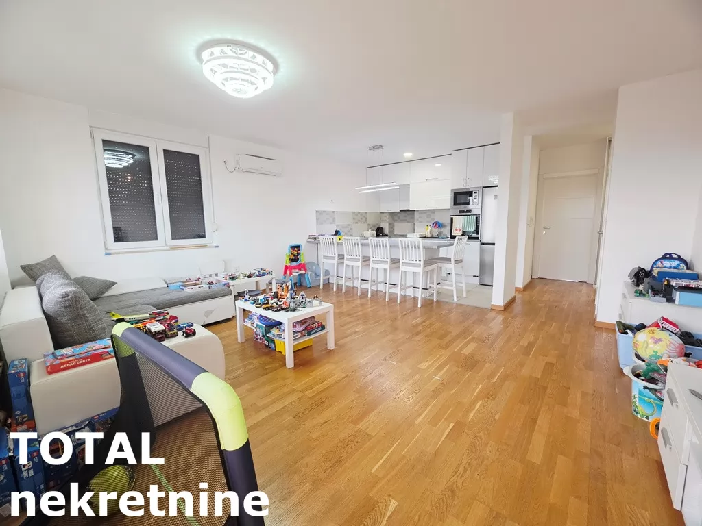 Stan,NOVI SAD,BULEVAR PATRIJARHA PAVLA,kv: 82.00, € 230000, ID: 1102452 2