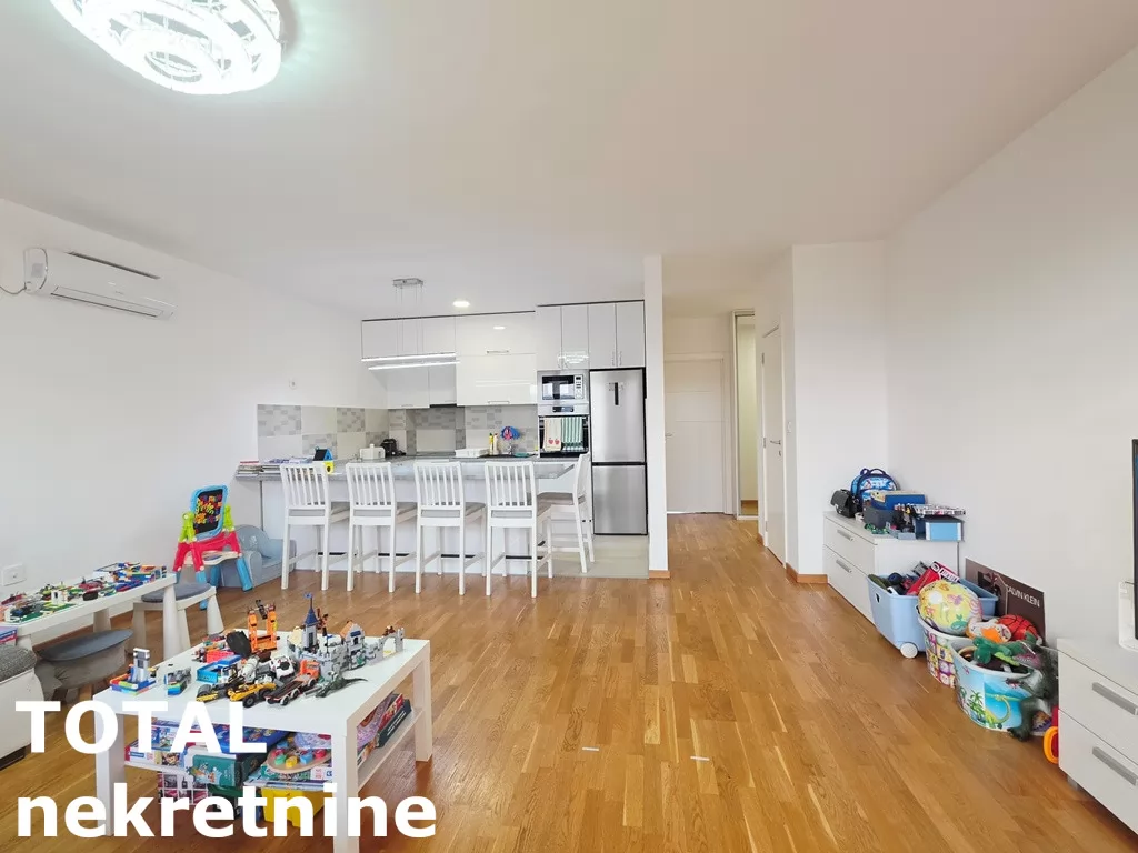 Stan,NOVI SAD,BULEVAR PATRIJARHA PAVLA,kv: 82.00, € 230000, ID: 1102452 4