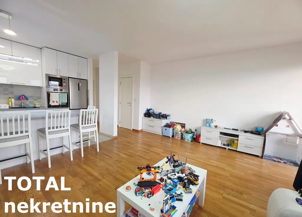 Stan,NOVI SAD,BULEVAR PATRIJARHA PAVLA,kv: 82.00, € 230000, ID: 1102452 5