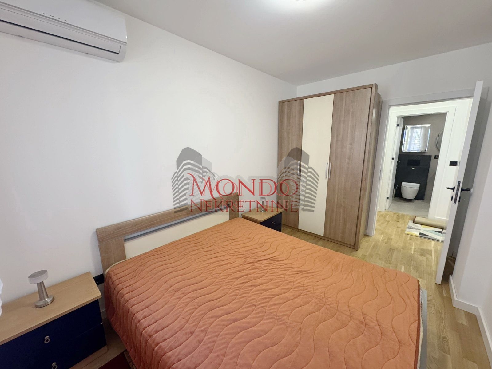 Jednoiposoban nov stan u centru grada kod Saborne crkve 9