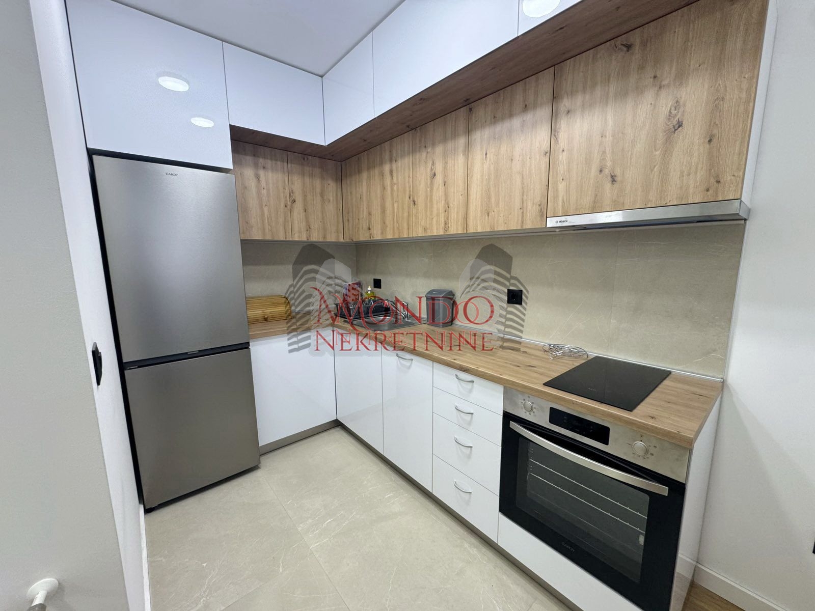 Jednoiposoban nov stan u centru grada kod Saborne crkve 5