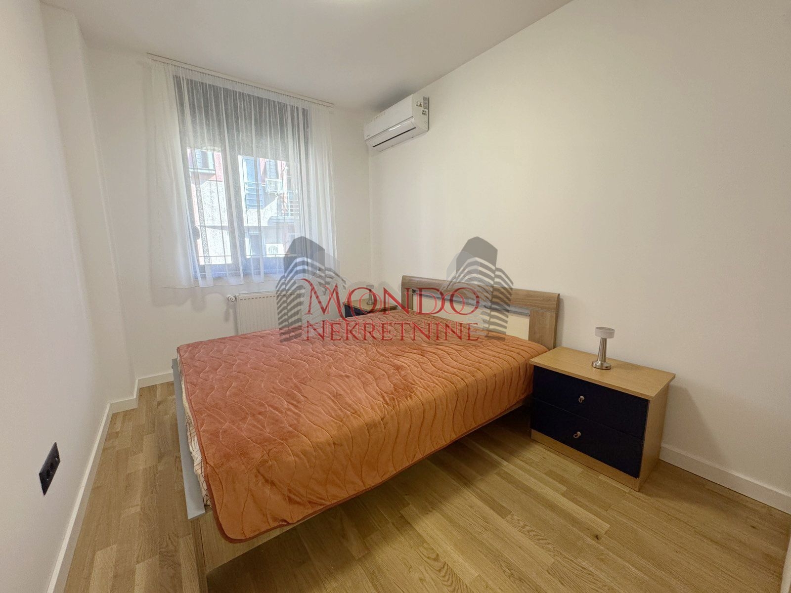 Jednoiposoban nov stan u centru grada kod Saborne crkve 8