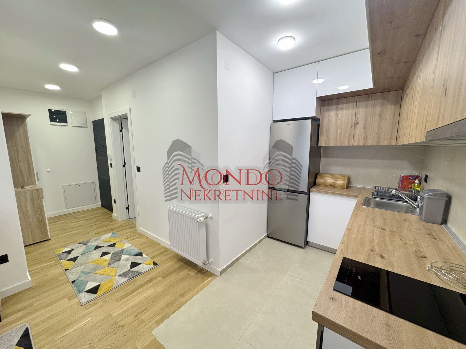 Jednoiposoban nov stan u centru grada kod Saborne crkve 6