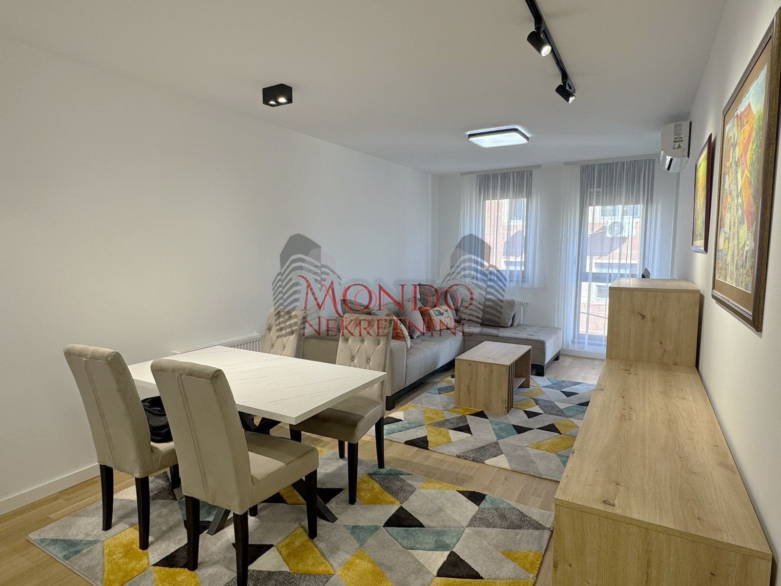 Jednoiposoban nov stan u centru grada kod Saborne crkve 3