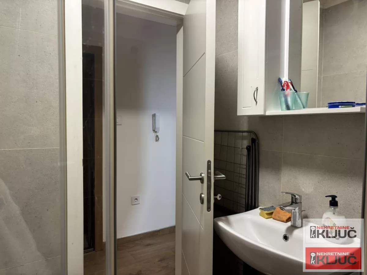 TELEP IZDAJE SE JEDNOIPOSOBAN NAMEŠTEN STAN 10