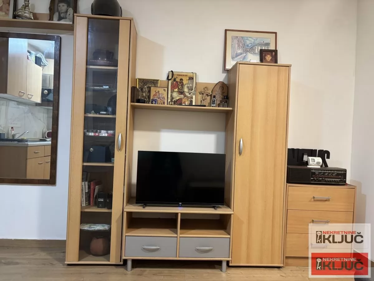 TELEP IZDAJE SE JEDNOIPOSOBAN NAMEŠTEN STAN 4