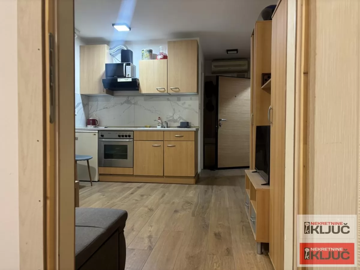 TELEP IZDAJE SE JEDNOIPOSOBAN NAMEŠTEN STAN 6