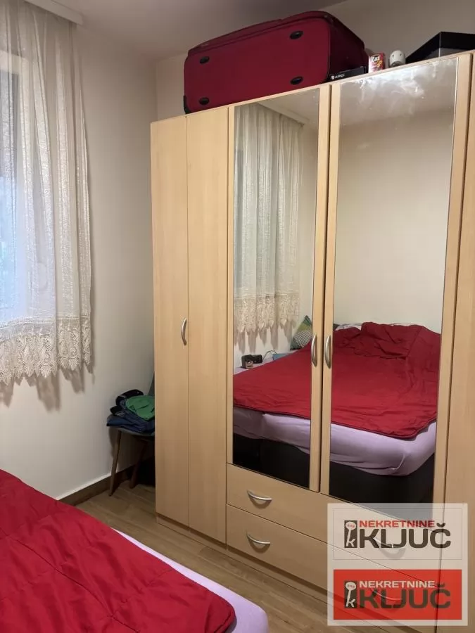 TELEP IZDAJE SE JEDNOIPOSOBAN NAMEŠTEN STAN 7