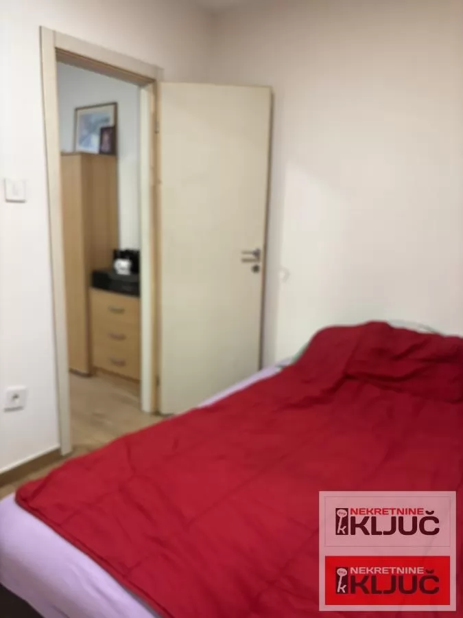 TELEP IZDAJE SE JEDNOIPOSOBAN NAMEŠTEN STAN 8