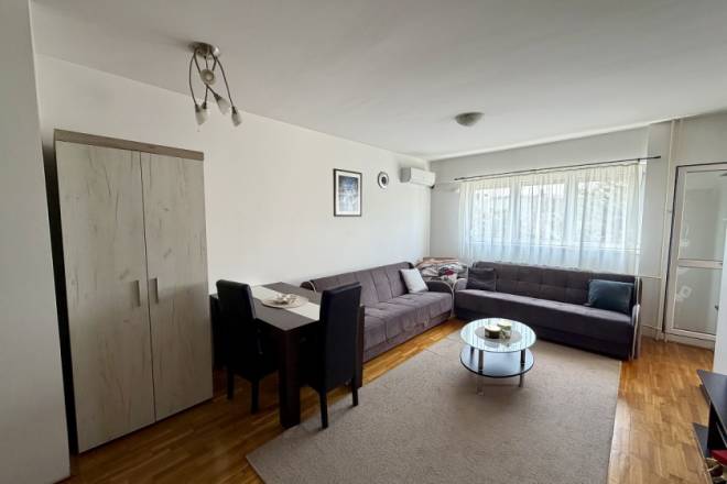 Namešten 2 0 stan u ulici Vojvode Stepe  49m2 2