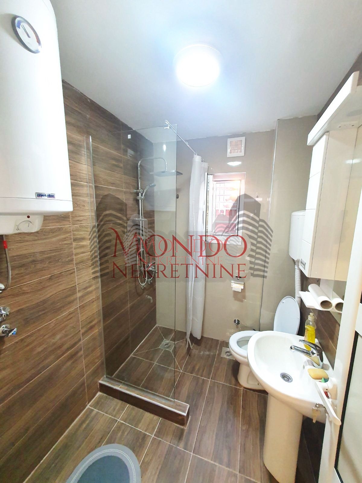 Jednoiposban nenamešten stan kod hotela Marica 11