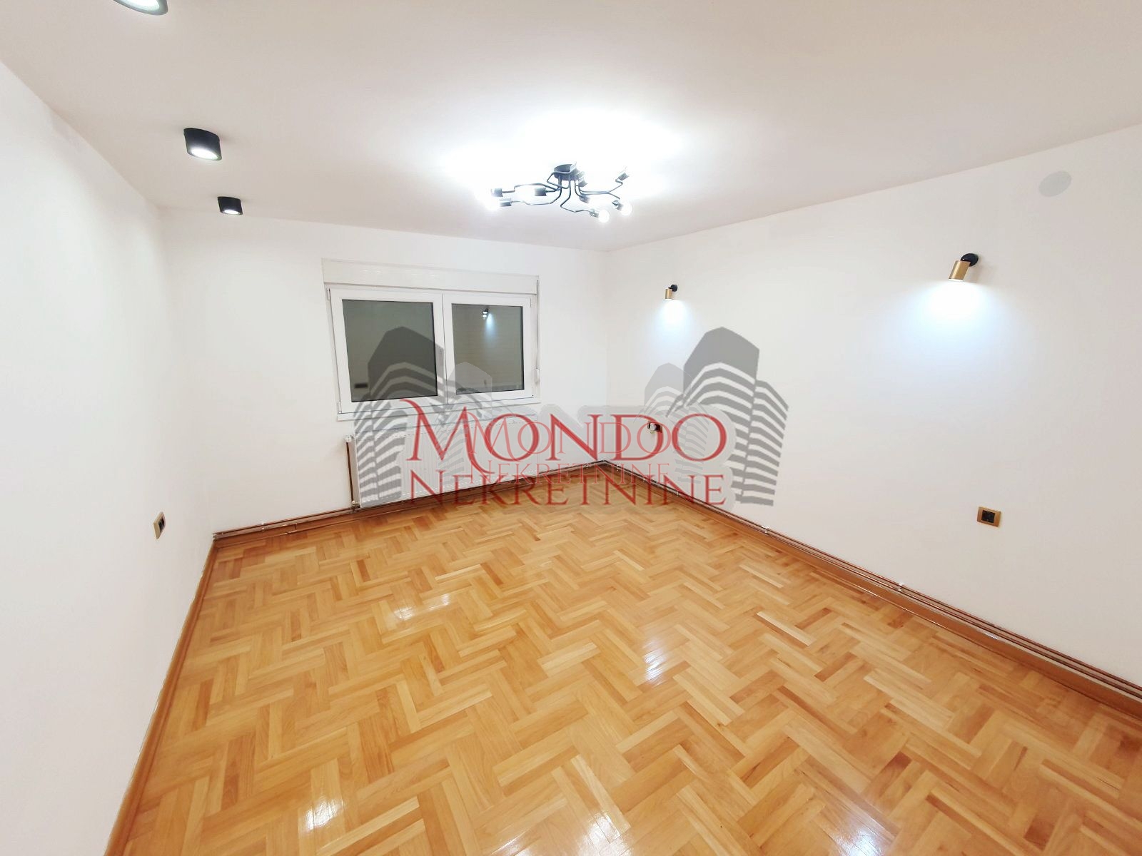 Jednoiposban nenamešten stan kod hotela Marica 9