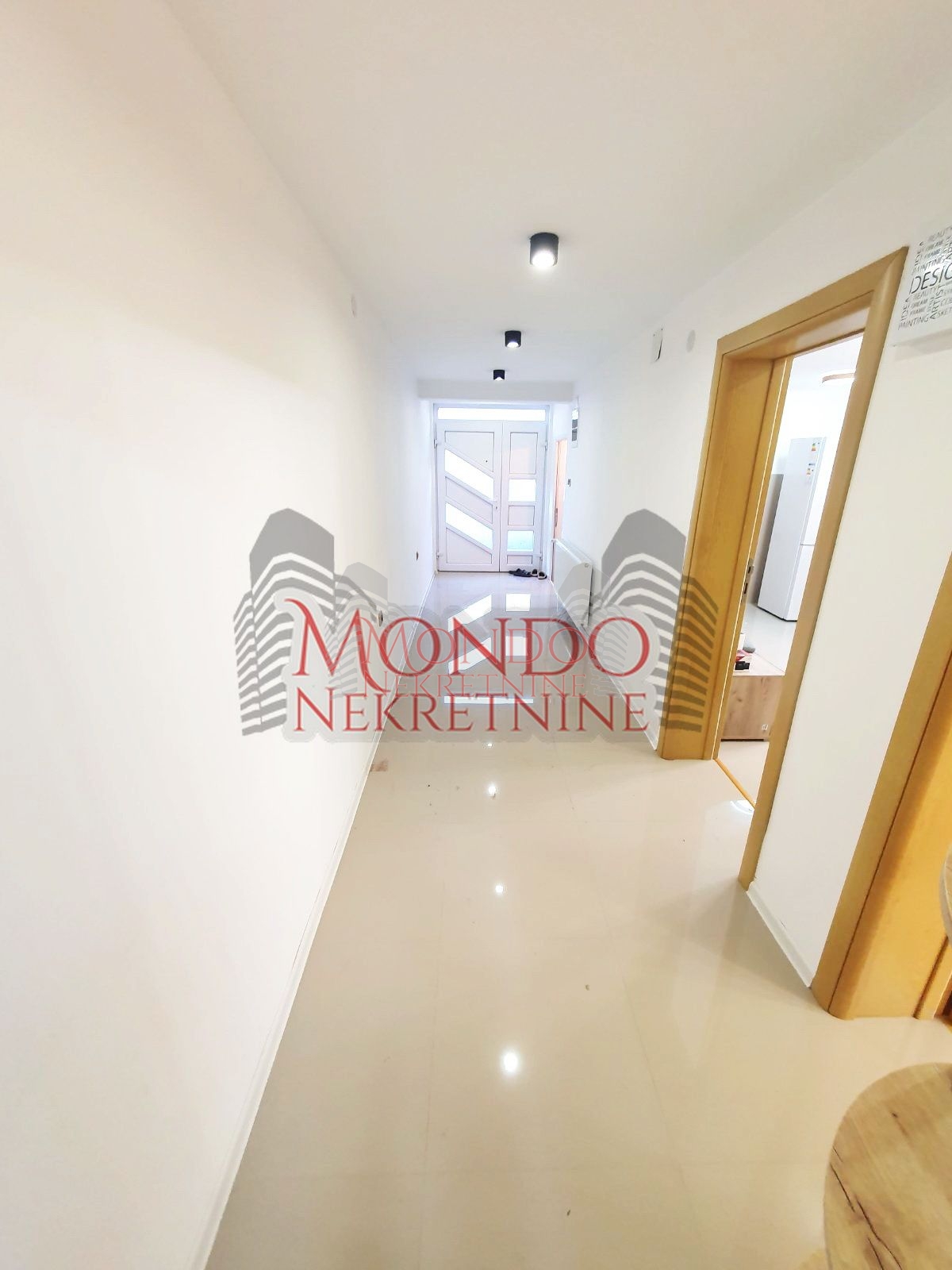 Jednoiposban nenamešten stan kod hotela Marica 14