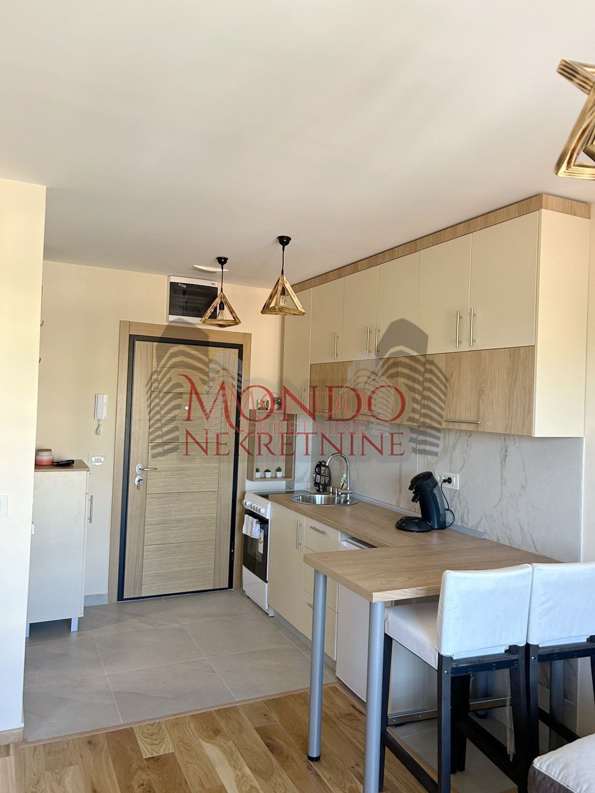 Jednoiposoban stan na Zlatiboru u centru, ul Krfska 3