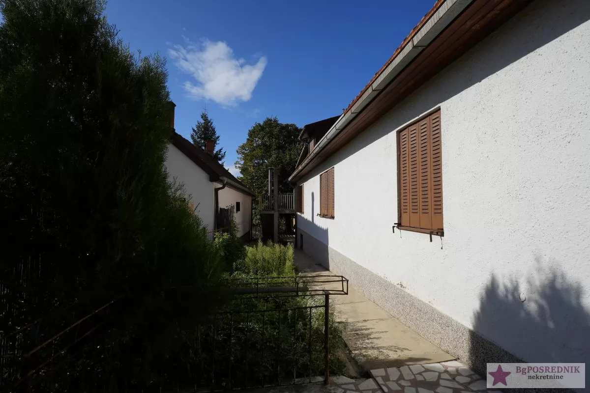 Voždovac, Beli potok, 300m2, 24.9a 11