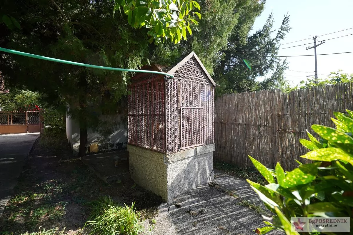 Voždovac, Beli potok, 300m2, 24.9a 12