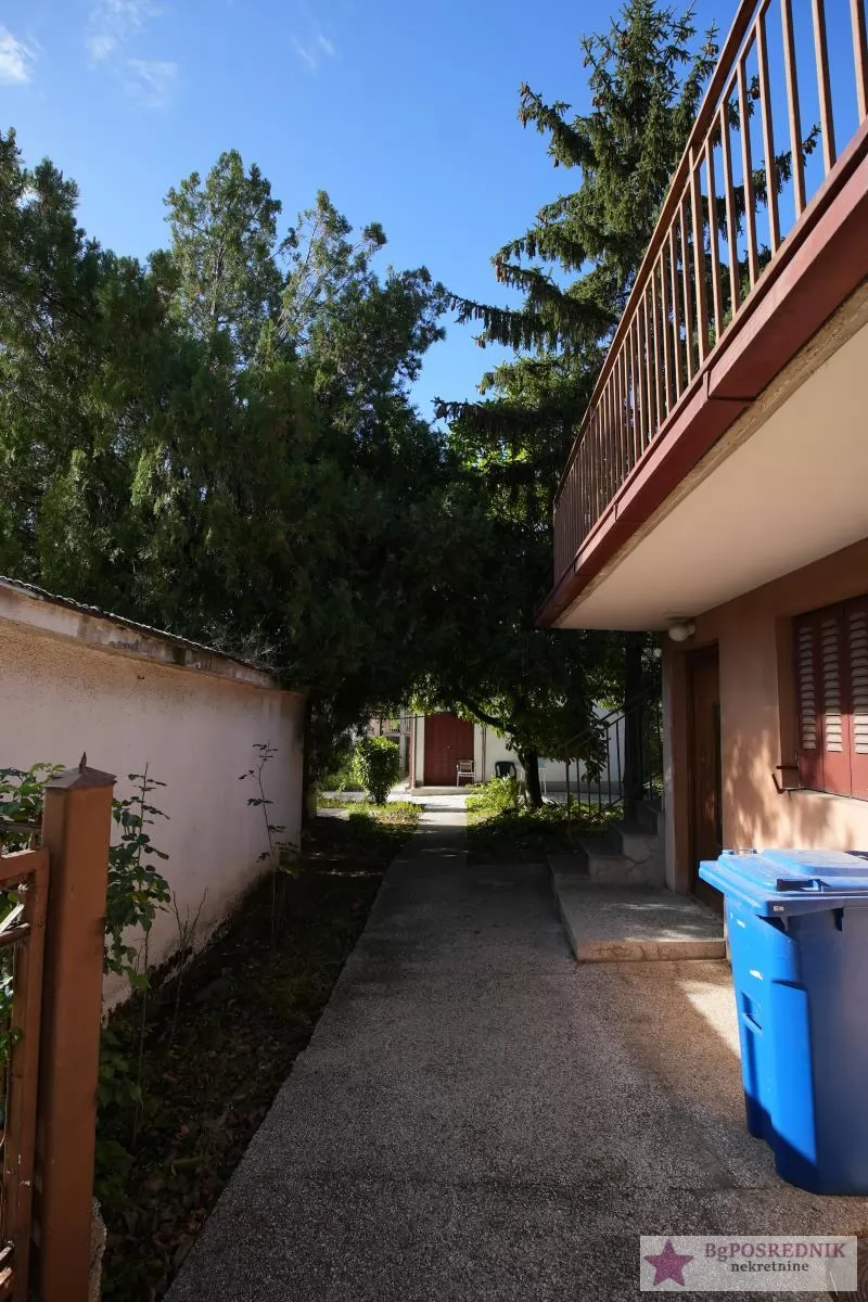 Voždovac, Beli potok, 300m2, 24.9a 8