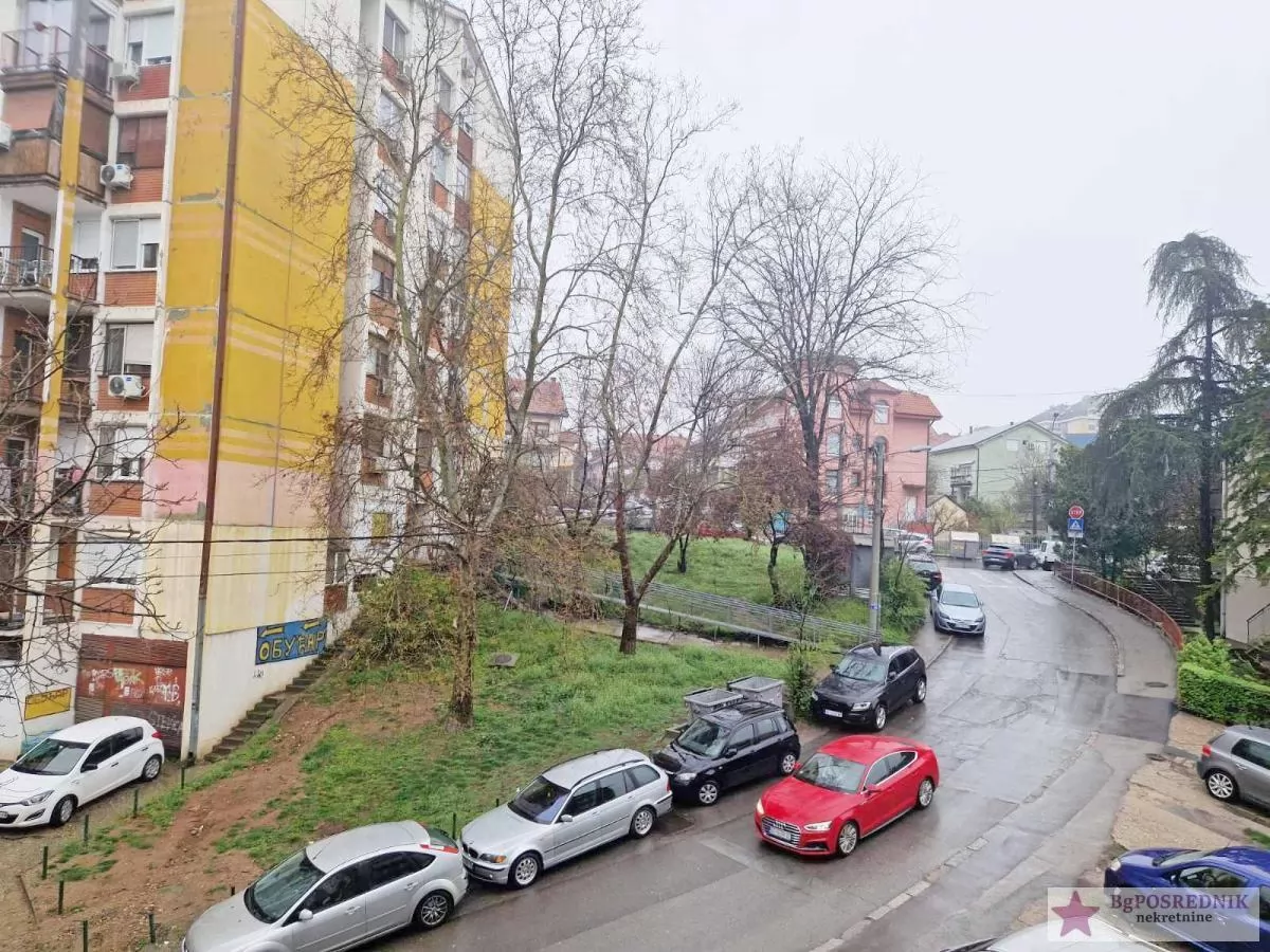 Čukarica, Julino brdo, miran kraj, uknjižen 51(lođa), cg 12