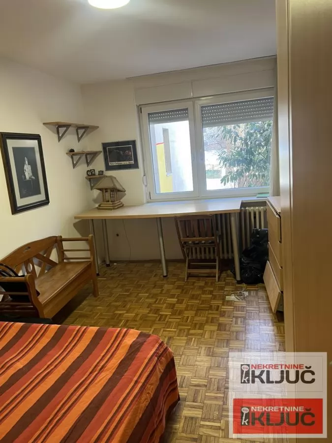 PETROVARADIN, 75m2 + dvorišna terasa, Troiposoban 4